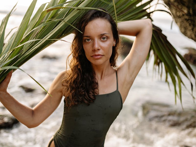 pexels-photo-4496966 Se Sentir Bien en Maillot : Les Astuces d'Angelina Kendall pour l'Été 2025