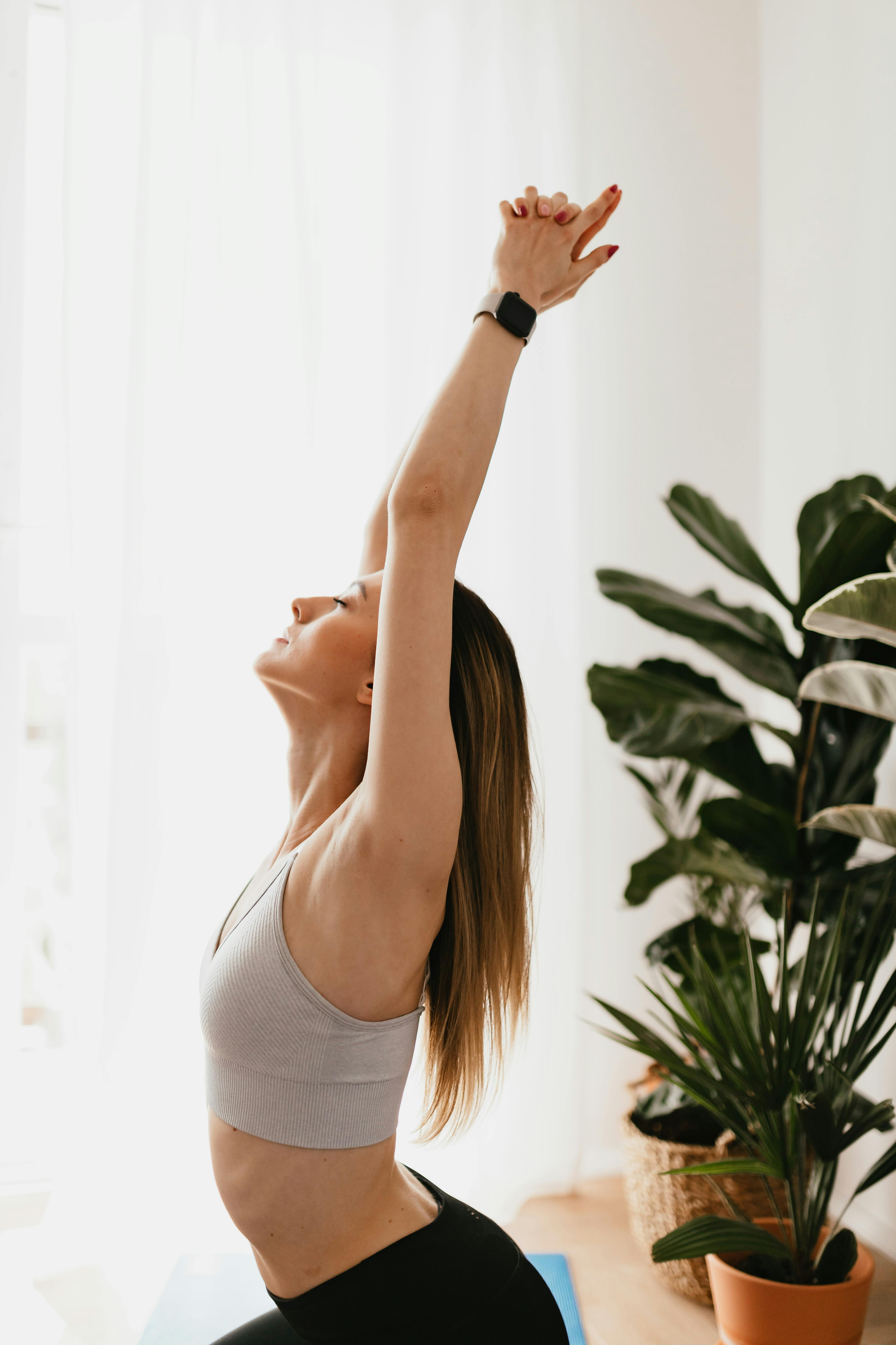 Cheerful sportswoman practicing yoga tree pose · Free Stock Photo