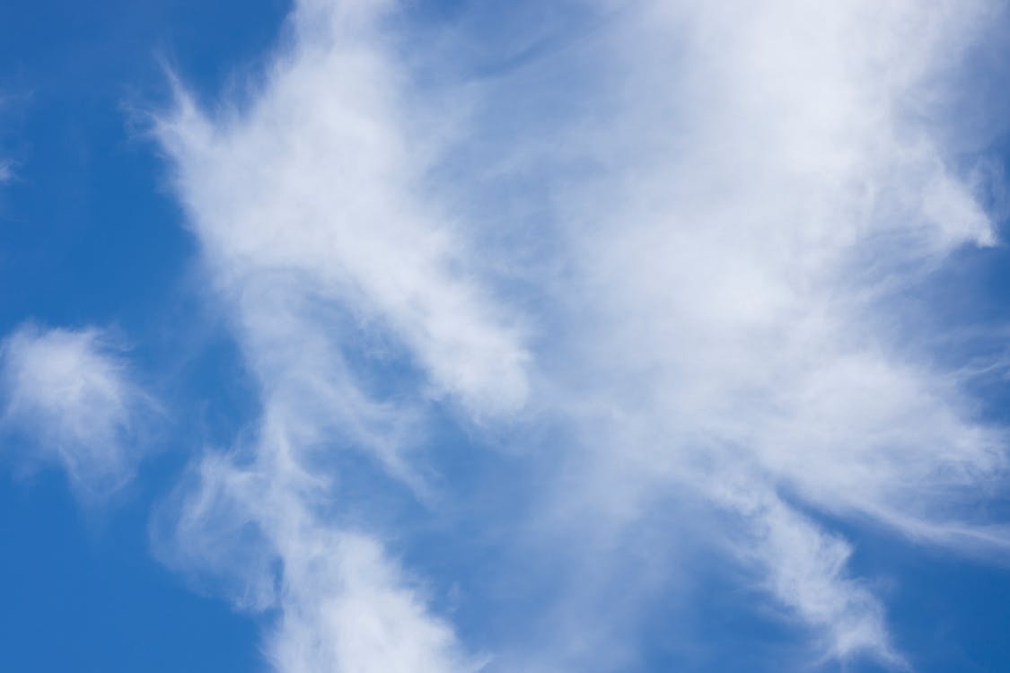 Darmowe zdjęcie z galerii z atmosfera, biały, błękitne niebo