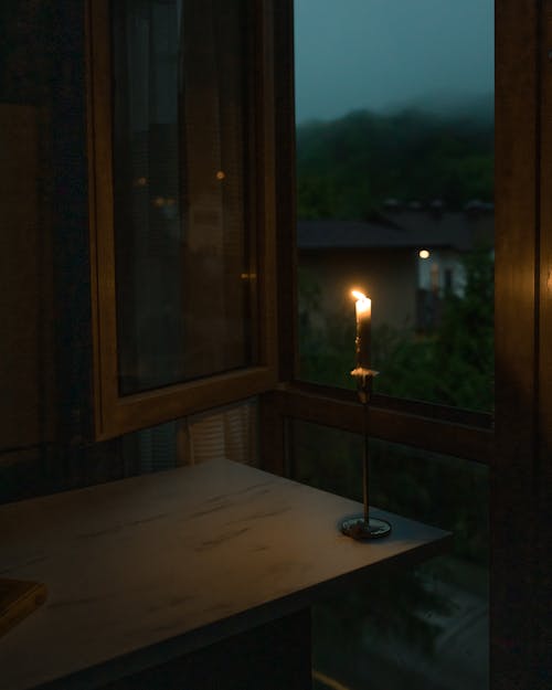 Ilmainen kuvapankkikuva tunnisteilla heijastus, kynttilänjalka, Lasi-ikkuna