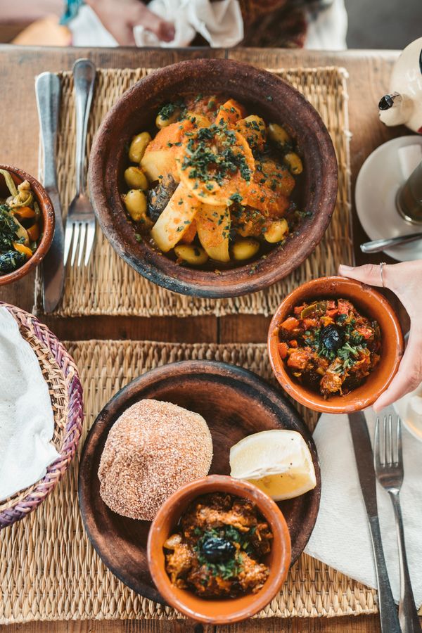 Tajine met Marokkaanse salades en brood – inspiratie voor de Thermomix TM7 | Nacira Antwerpen