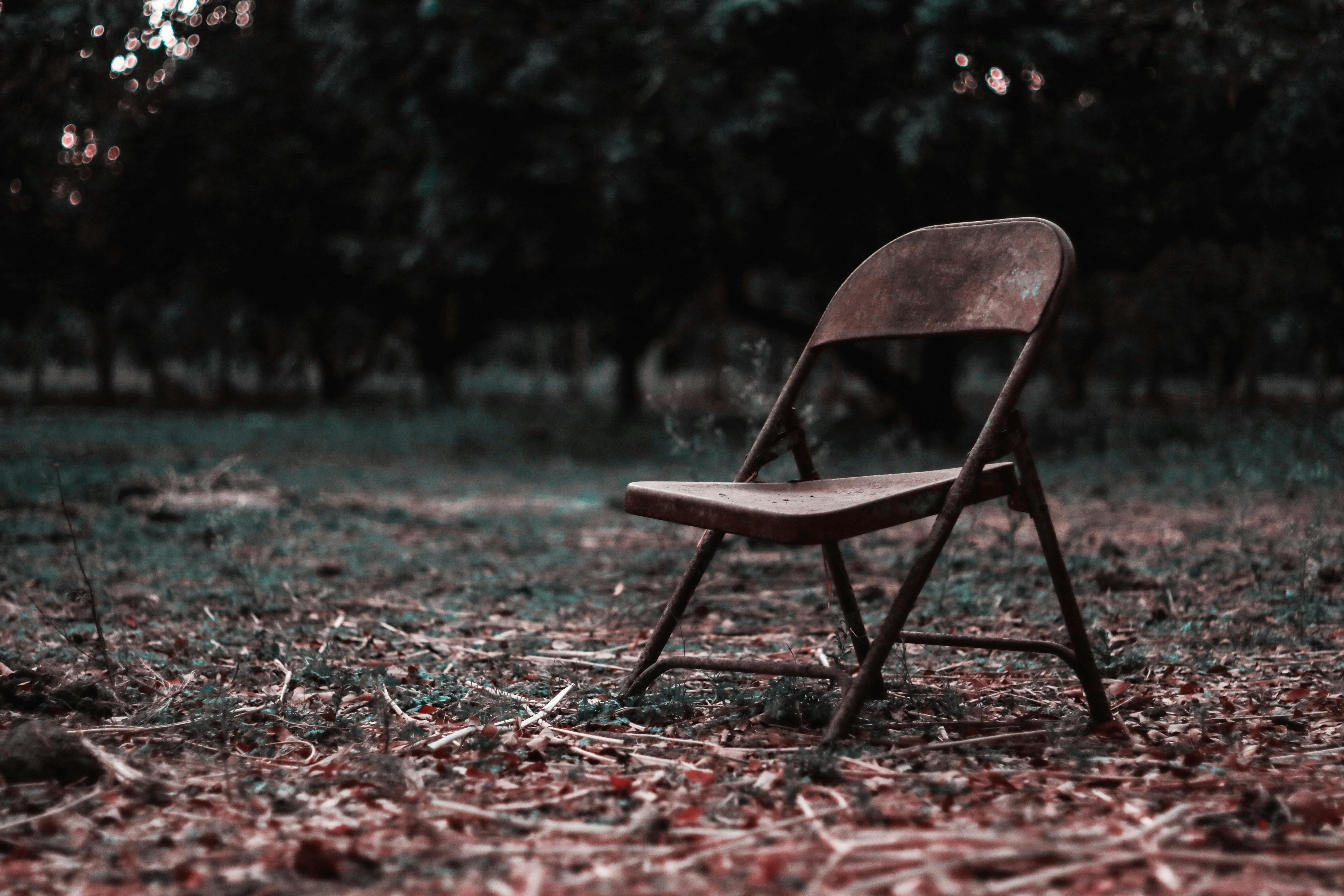 Rusty Folding Chair on Green Grass · Free Stock Photo
