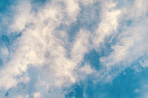 Darmowe zdjęcie z galerii z atmosfera, biały, błękitne niebo