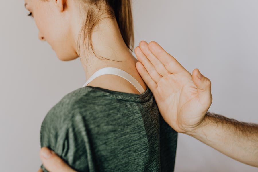 el diagnóstico para la quiropraxia para el dolor toraxico empieza alineando las vertebras cervicales y dorsales.