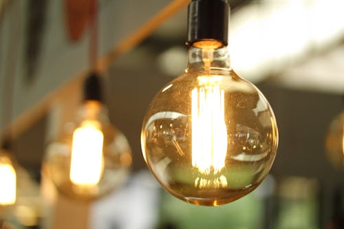 Lighted Light Bulb Dalam Fotografi Fokus Selektif