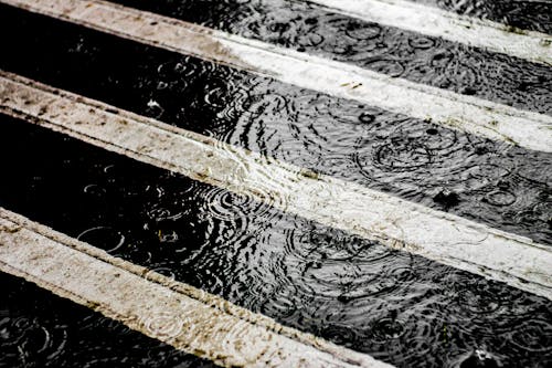 Základová fotografie zdarma na téma asfalt, dešťové kapky, kaluž