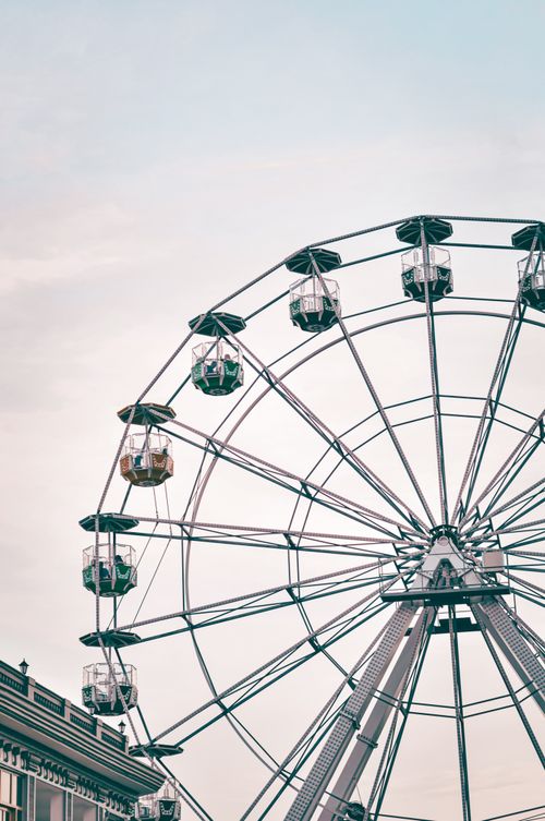 Free A large Ferris wheel against a pastel sky, perfect for carnival-themed projects. Stock Photo