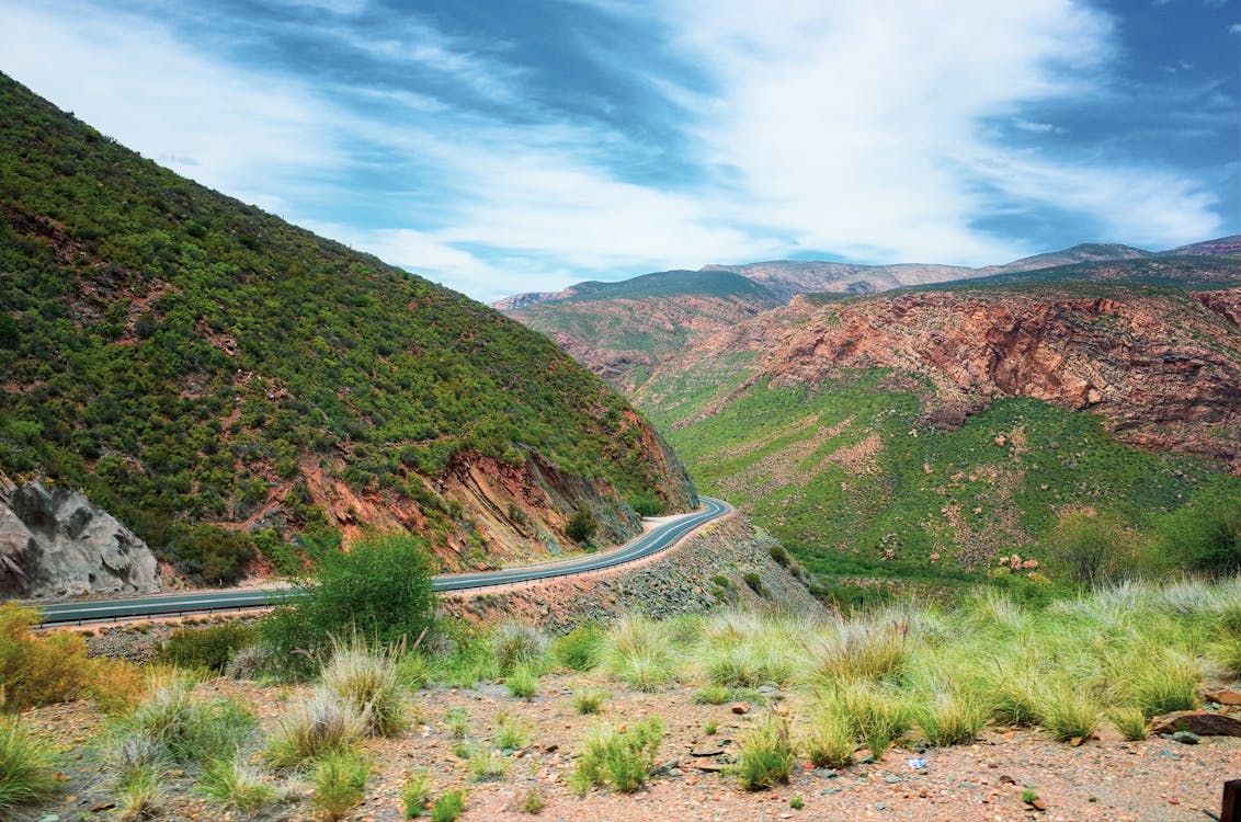 Foto d'estoc gratuïta de camp, carretera, muntanyes