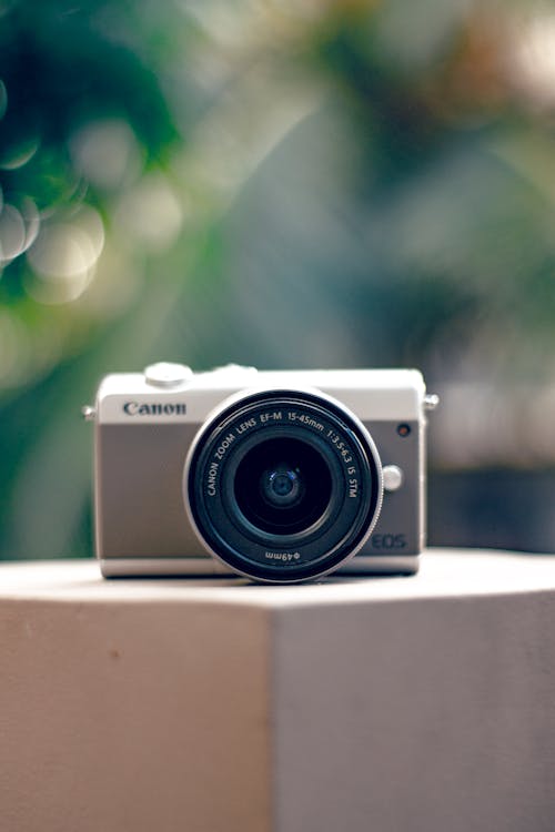 Fotobanka s bezplatnými fotkami na tému Canon, digitálny fotoaparát, dômyselný prístroj
