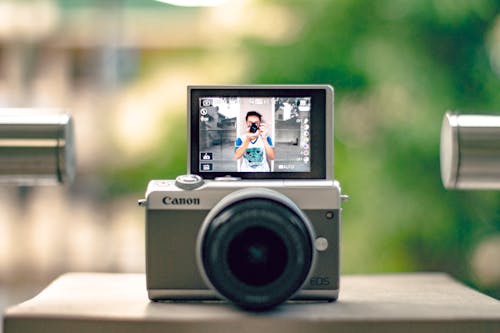 bulanıklık, canon, dijital kamera içeren Ücretsiz stok fotoğraf