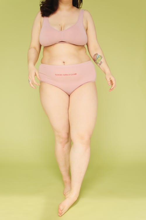 Immagine gratuita di biancheria intima, corpo positivo, donna