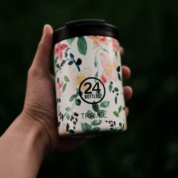 Person holding a reusable ceramic water bottle, photo by Kei Scampa on Pexels