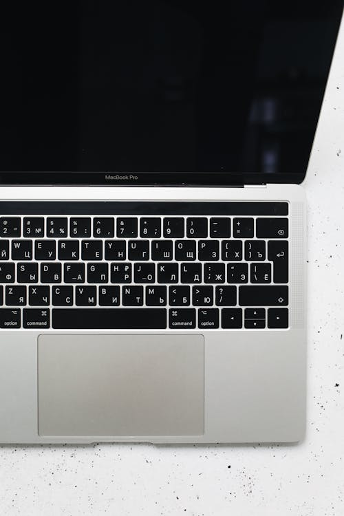 Fotobanka s bezplatnými fotkami na tému biely povrch, klávesnica, MacBook Pro