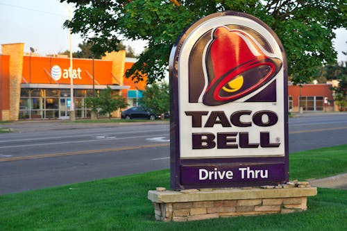 Безкоштовне стокове фото на тему «taco bell, автокафе, вечеря»