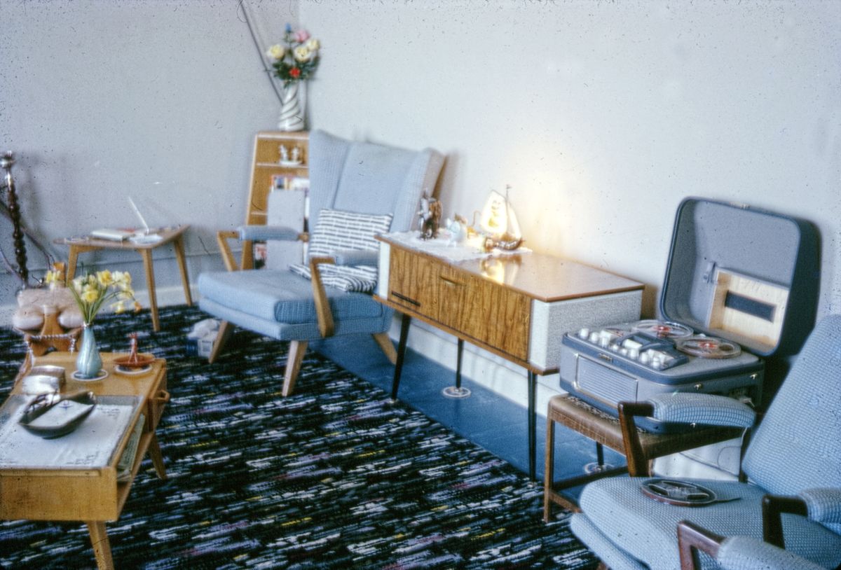 A retro living room with vintage furnishings — photo by Brett Jordan on Pexels