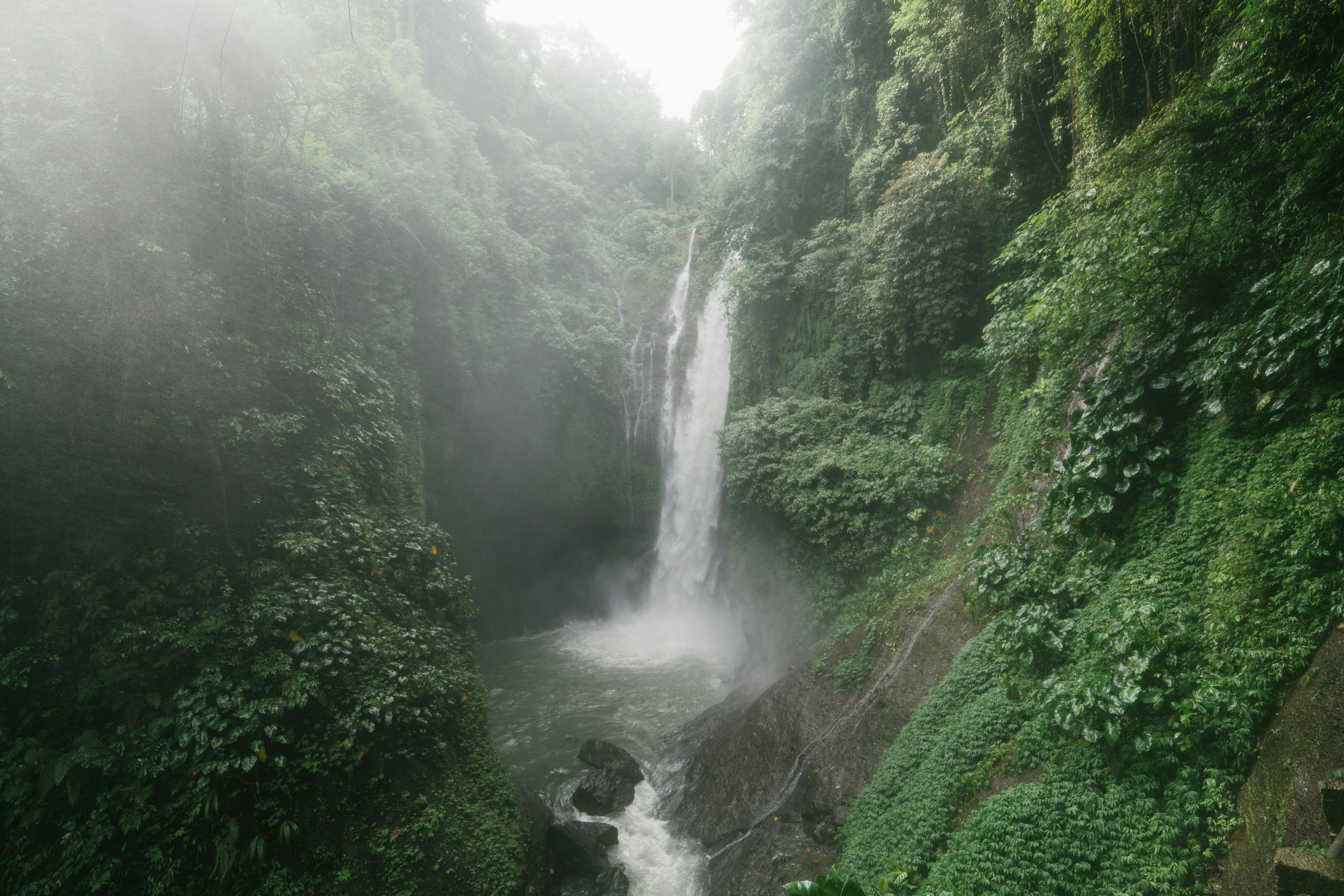 Photographier la Cascade de la Vis: Astuces et Secrets pour des Clichés Époustouflants