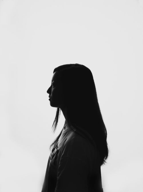 Free Silhouette of a woman in profile against a white background, showcasing stark contrast. Stock Photo