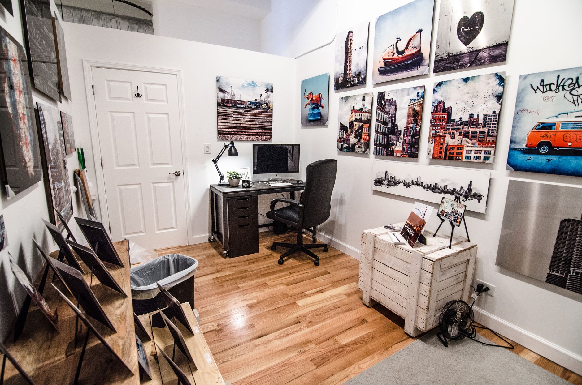 uploadarticle - A modern office space featuring artistic wall decor and minimalist design, illuminated by natural light.