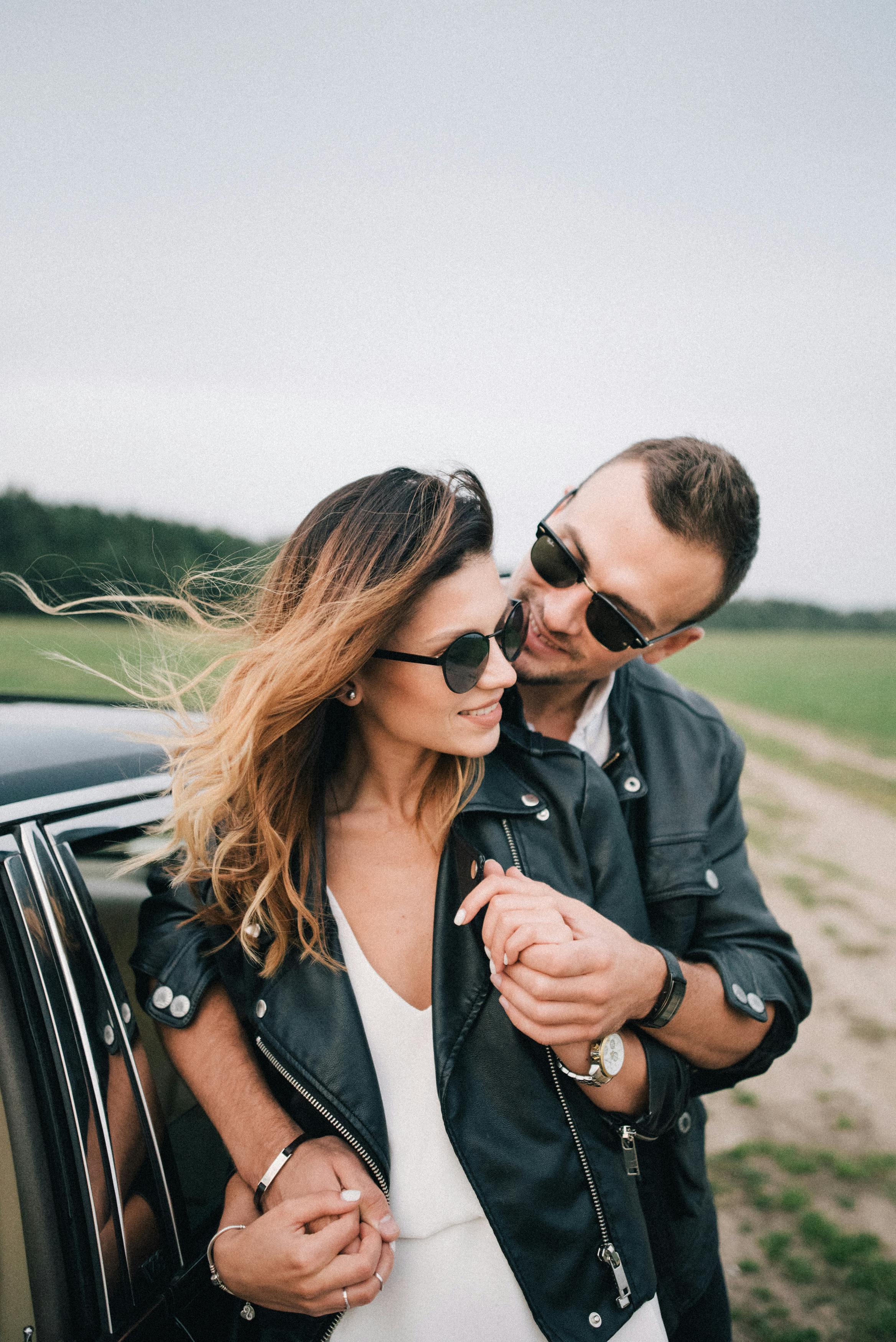 A couples shoot in a vintage car? Yes please! 😍 Photos by one of our  amazing … - CPAP THERAP… | Couple photography poses, Couple photoshoot poses,  Photoshoot poses