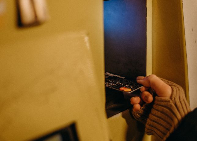 Online Casino: Spielautomaten und Live-Spiele im Überblick