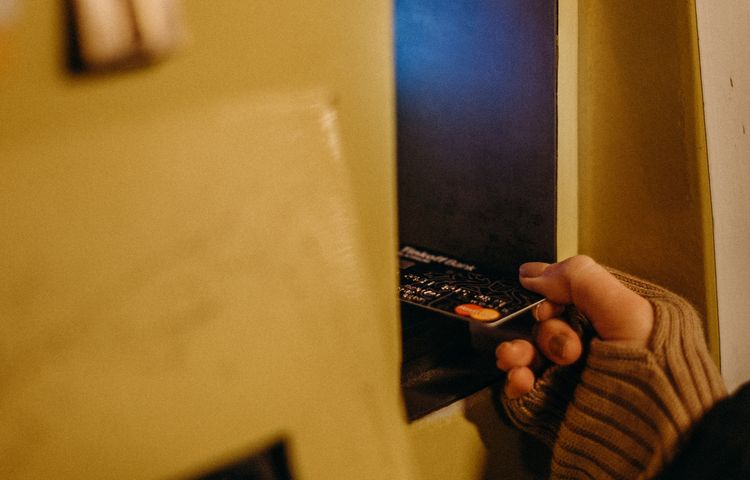 Online Casino: Spielautomaten und Live-Spiele im Überblick