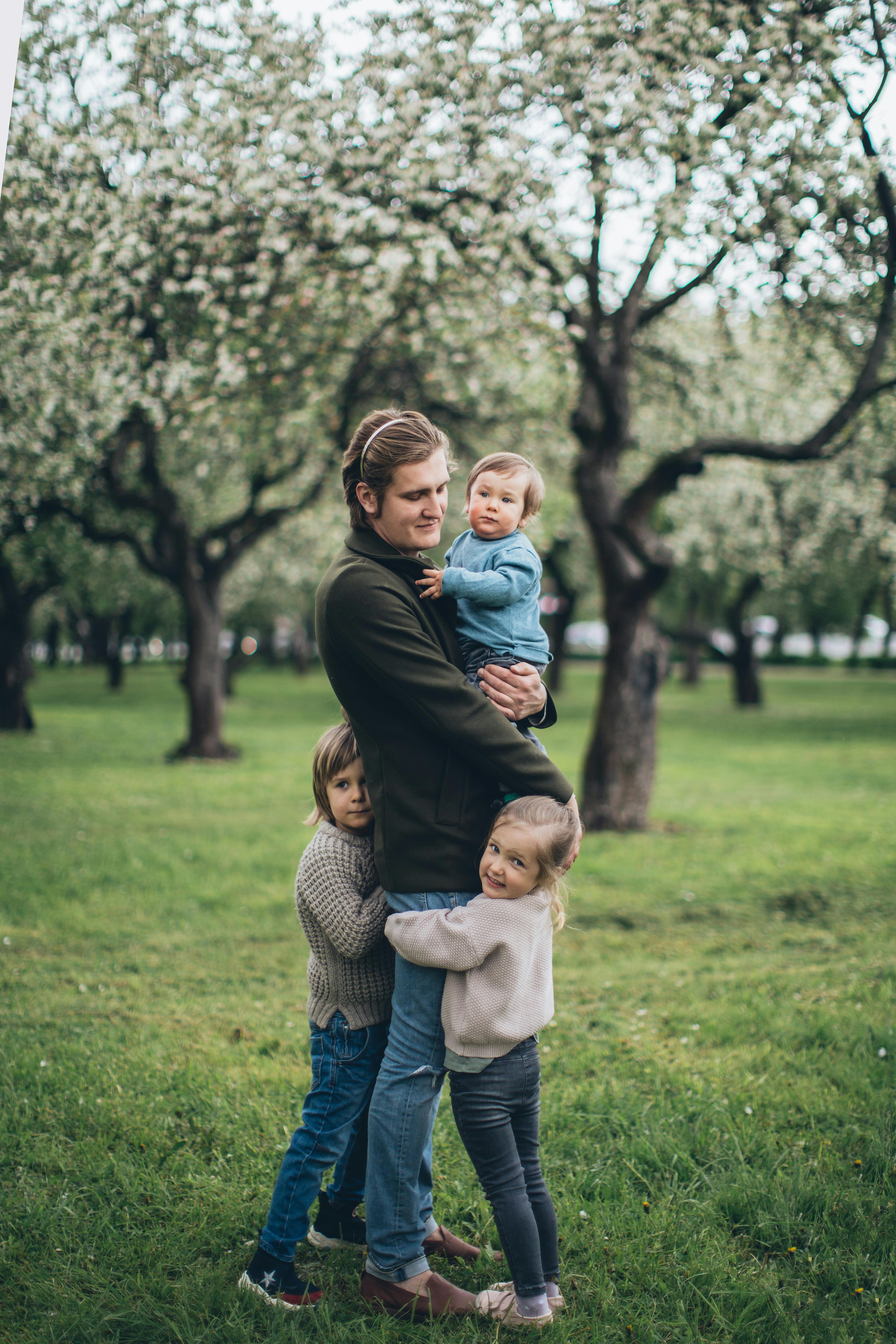 father with his children at a park