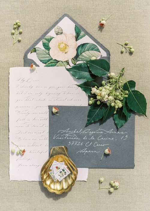 Free Charming vintage letter with floral envelope and delicate calligraphy, perfect for aesthetic themes. Stock Photo
