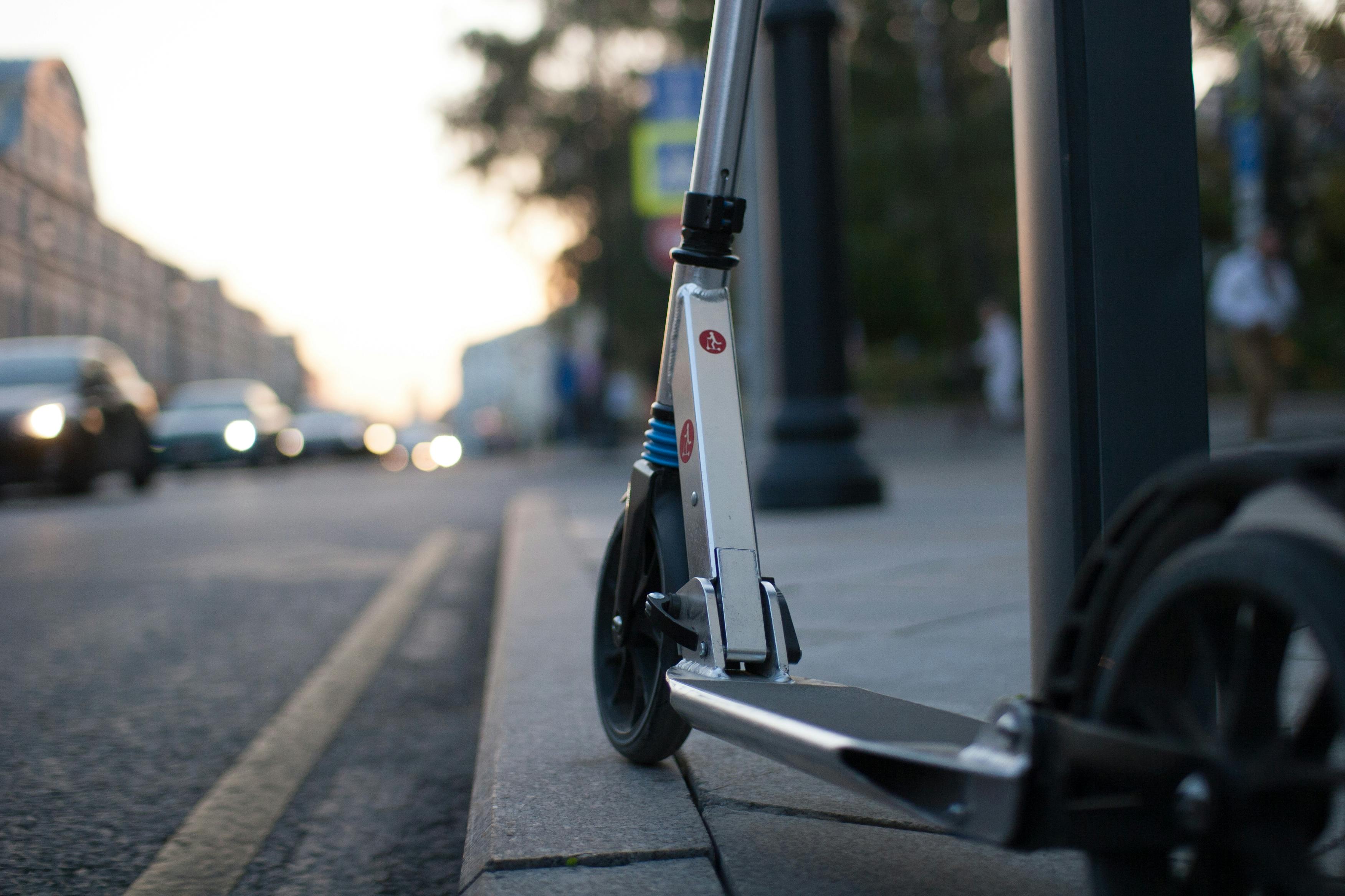 Mobility report finds L.A., Miami travelers have longest commute times — Photo by Let's Kick on Pexels