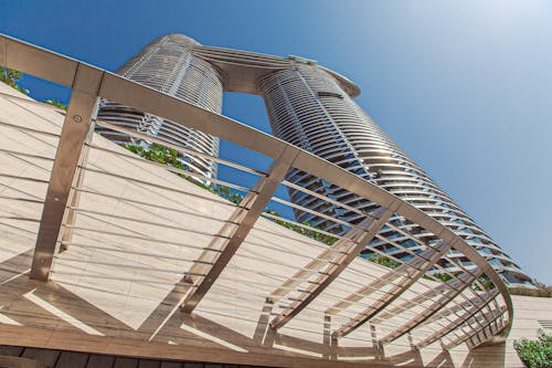Gratis stockfoto met architectonisch gebouwontwerp, blauwe lucht, chique Stockfoto