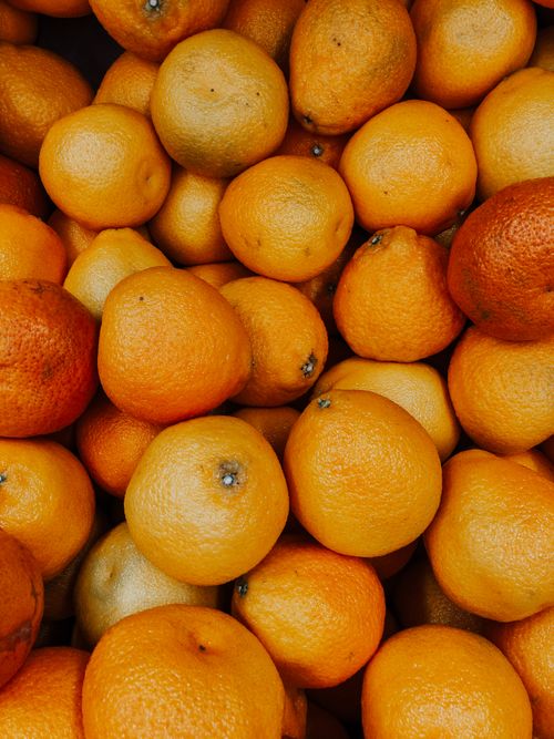 Free Top view of ripe oranges and fresh tangerines placed on surface and collect in art composition Stock Photo