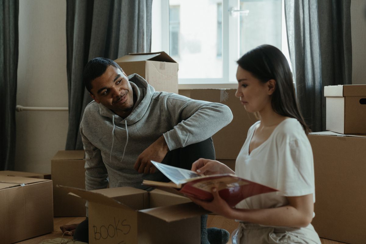 SwiftHaul Moving team carrying boxes into a Manayunk rowhome