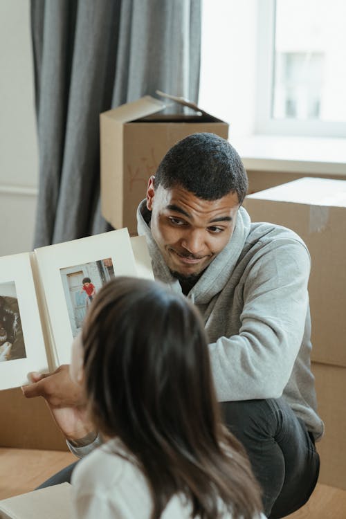 Kostenloses Stock Foto zu besitz, box, buch