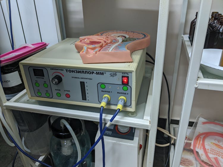 Machine For Throat Irrigation In Hospital