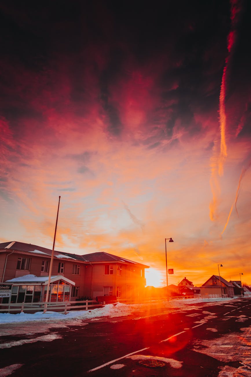 House against sunset sky in evening · Free Stock Photo