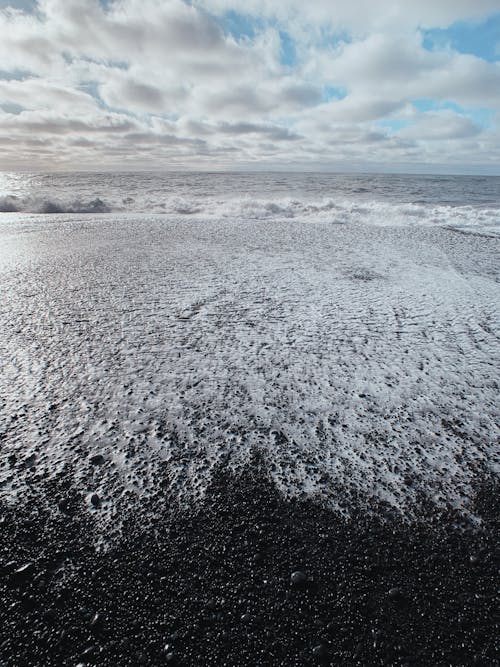 Ilmainen kuvapankkikuva tunnisteilla aalto, dramaattinen, hiekkainen