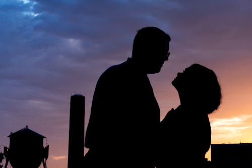 Free Silhouette of a Couple During Sunset Stock Photo