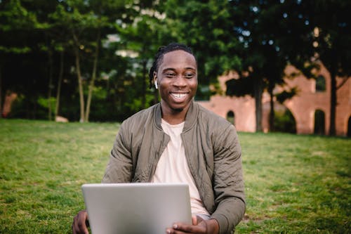 Ingyenes stockfotó afro-amerikai, boldog, böngészés témában