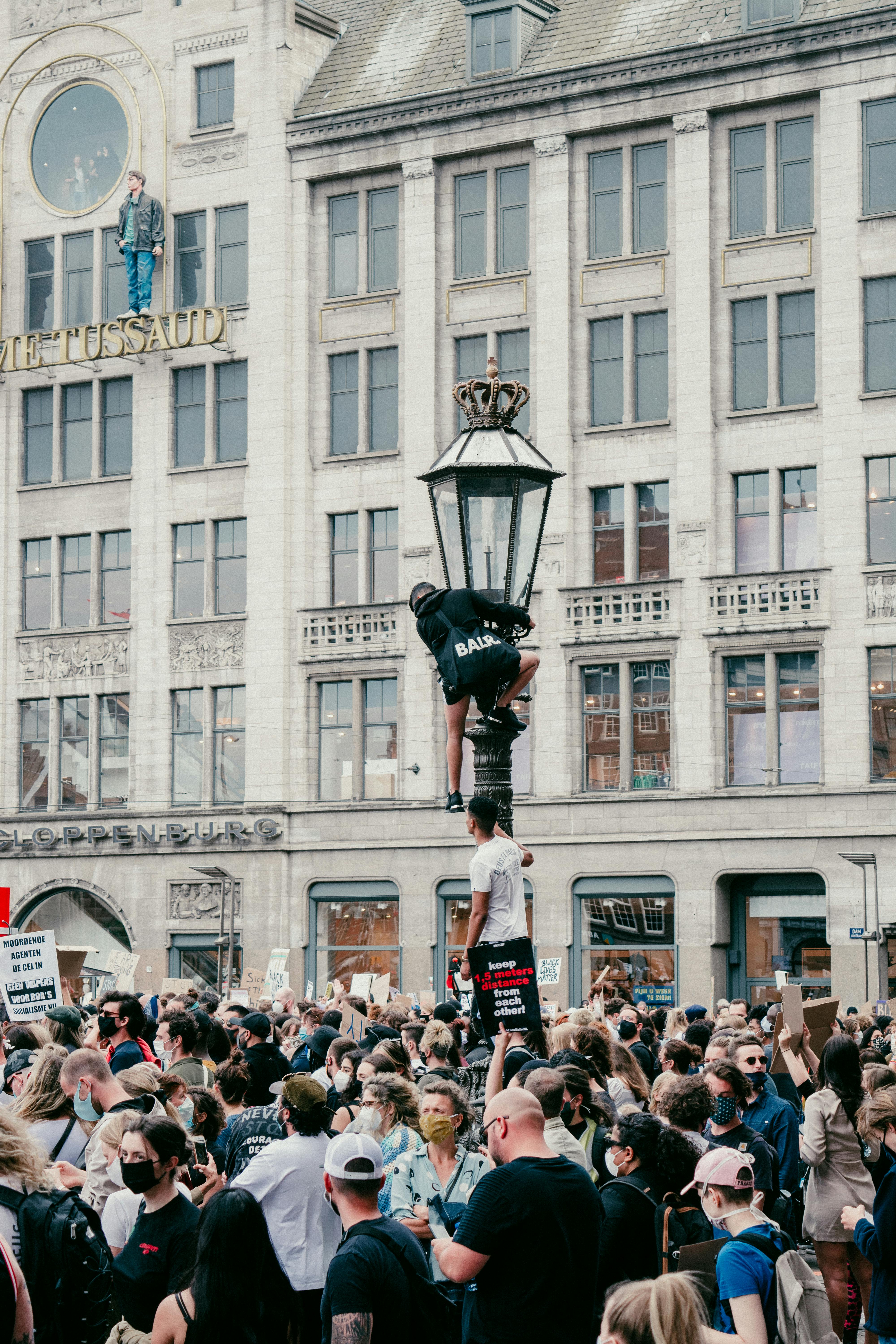 Is Floyd Mayweather a billionaire?