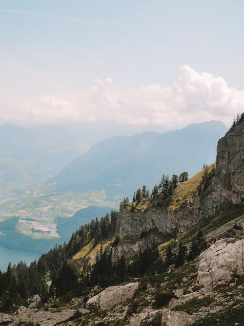 Δωρεάν στοκ φωτογραφιών με rocky mountains, γαλάζιος ουρανός, κατακόρυφη λήψη