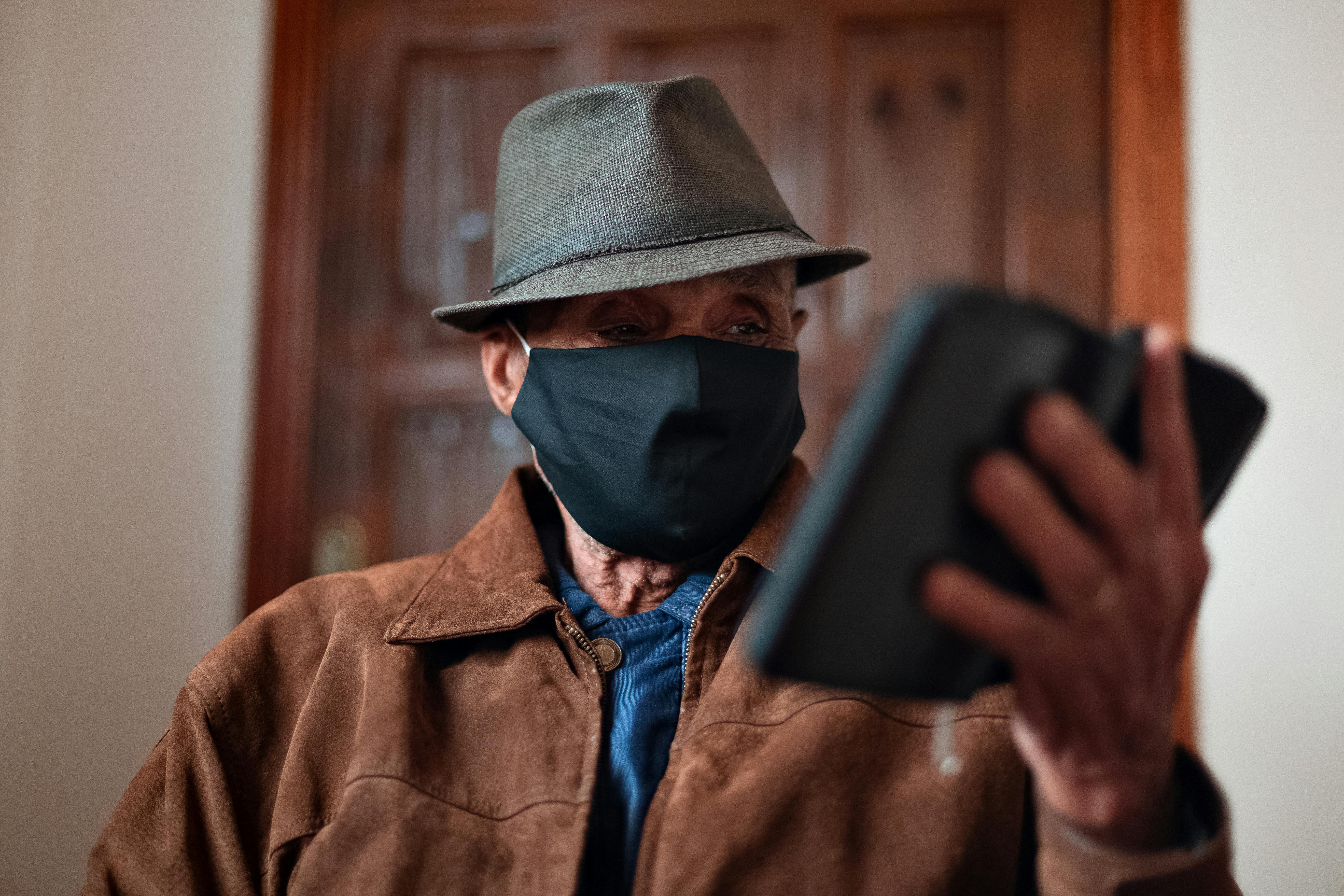 What age should a 50 year old man date?