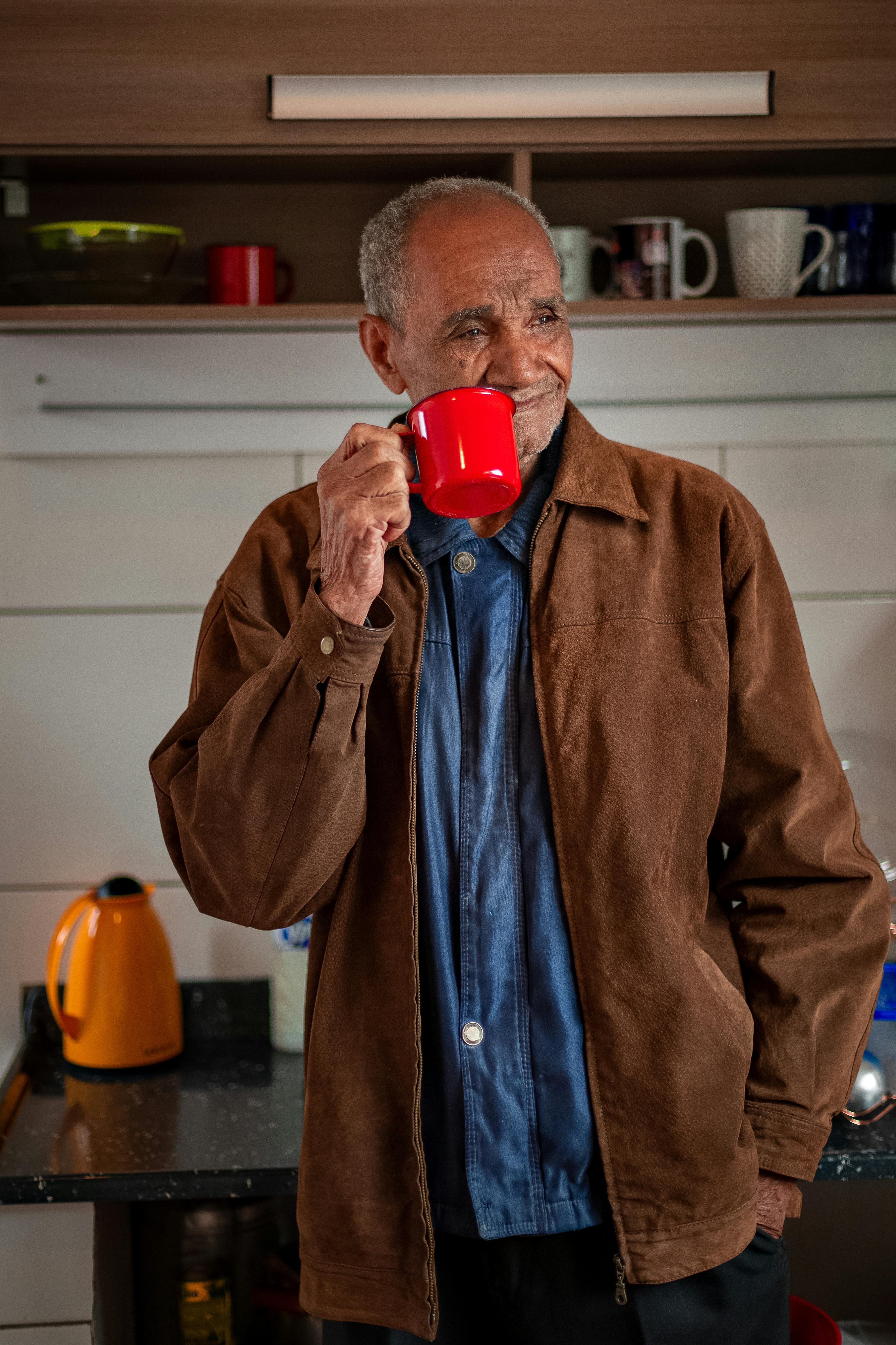 What age should you stop drinking from a sippy cup?