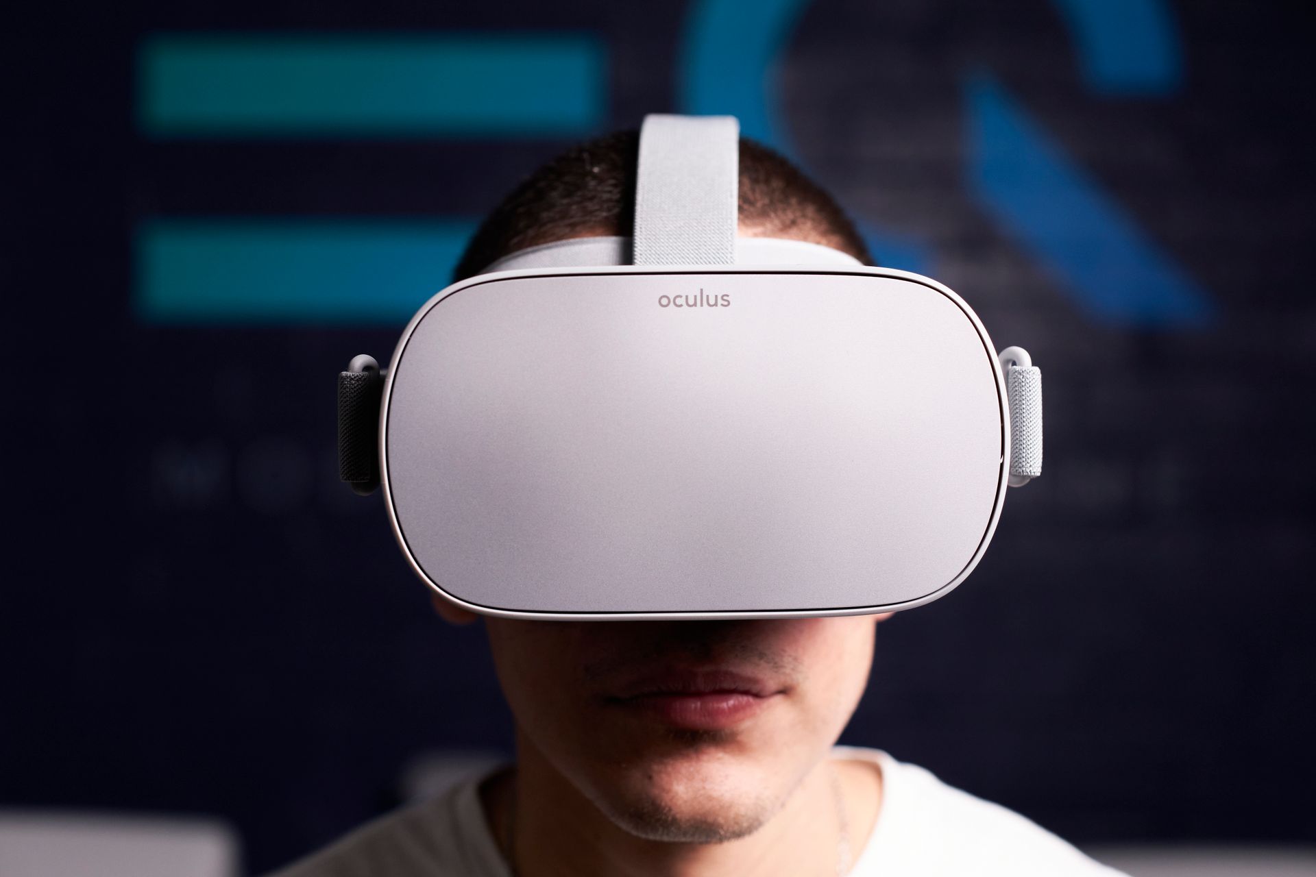 Primer plano de unas gafas inteligentes de realidad aumentada