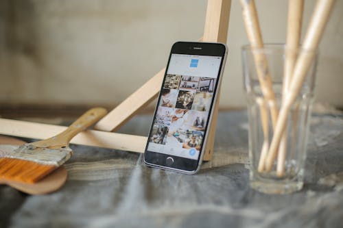 Free Smartphone Displaying Photos in App Stock Photo