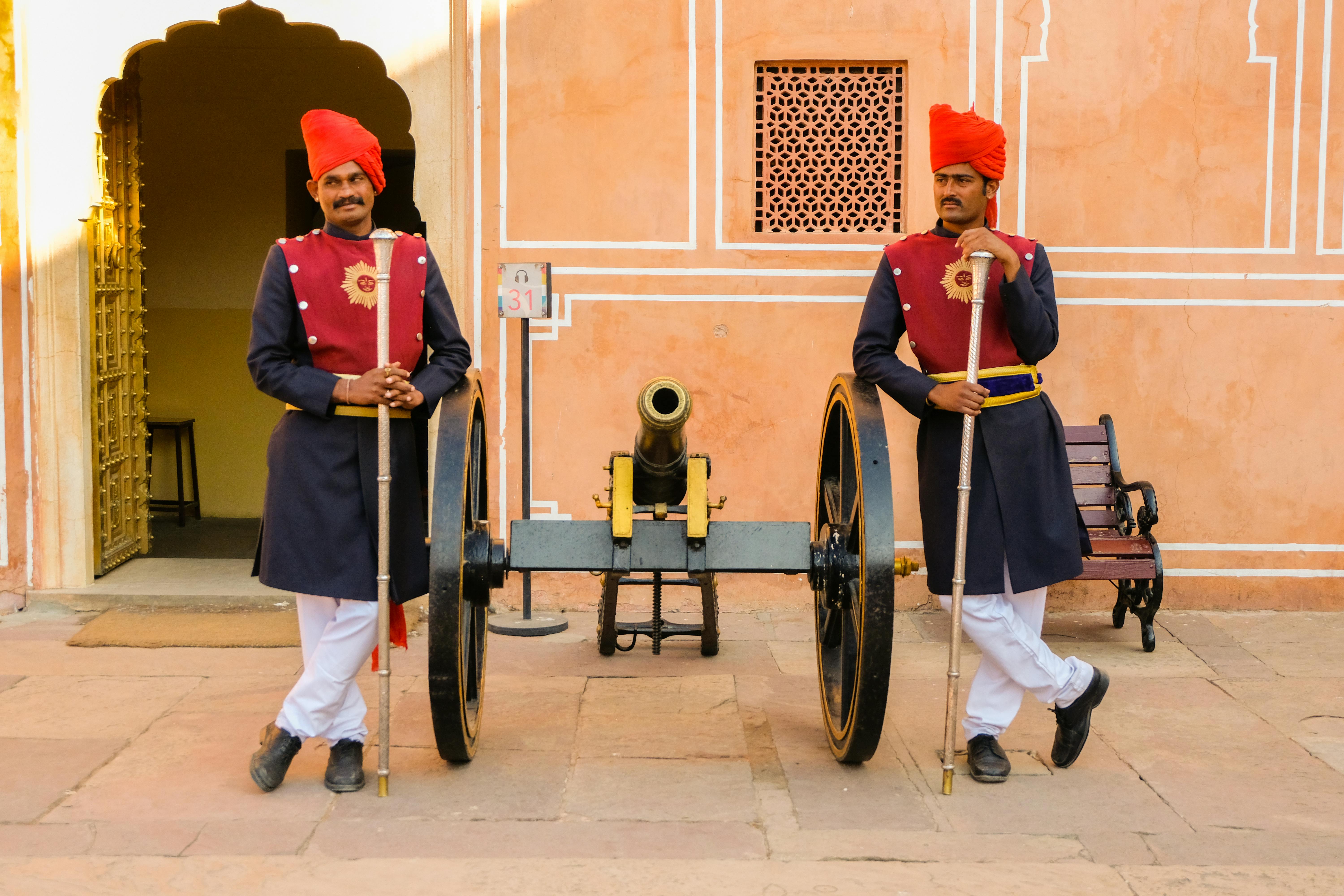 Detailaufnahme von Türsicherung und Schließblech an einer Terrassentür