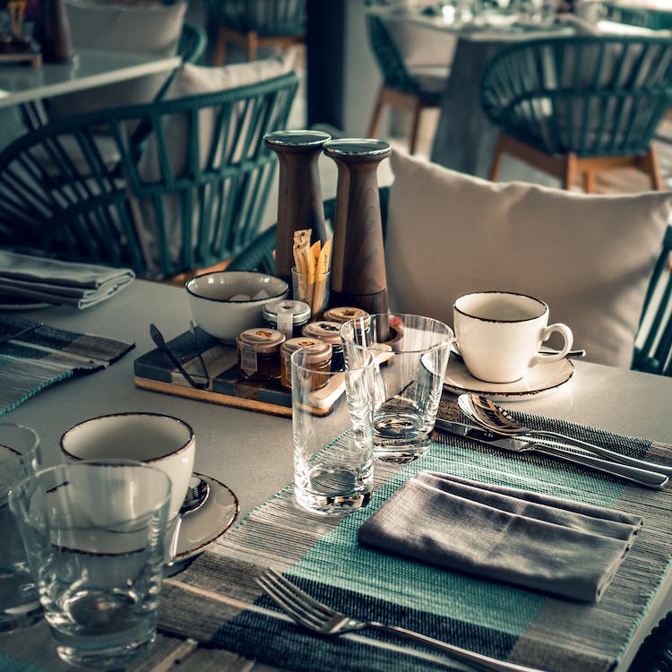 Free From above of restaurant table set with glassware and silverware before lunch time Stock Photo