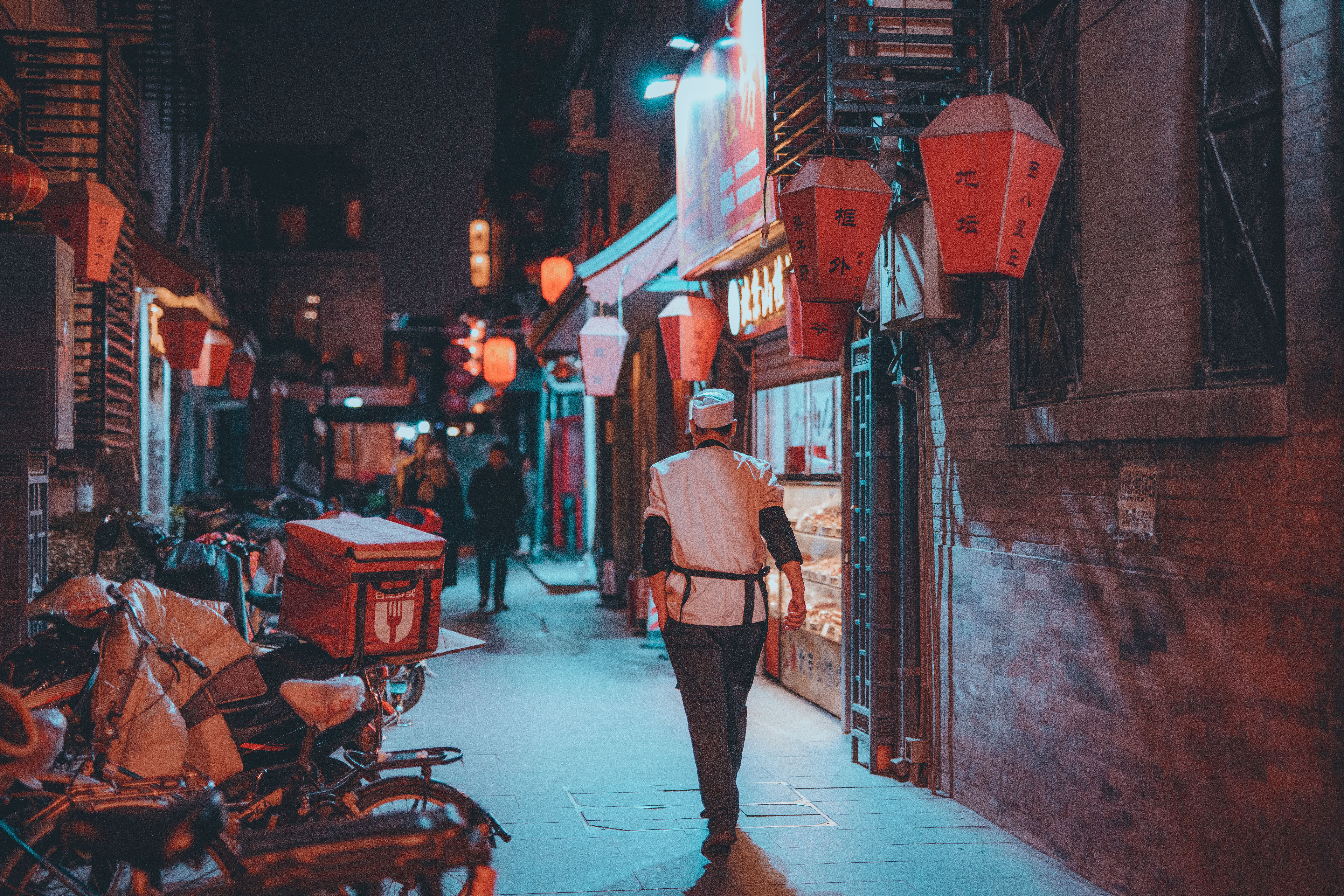 深夜复盘 遍仍走不出 情感配图