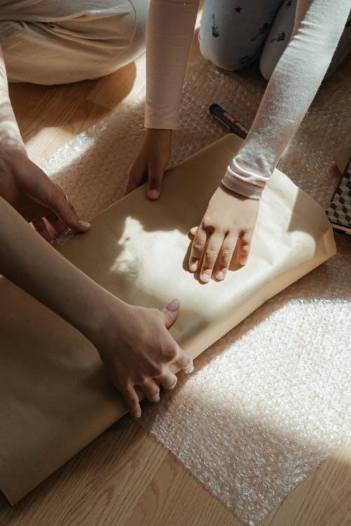 ambalaj, ambalaj kağıdı, bubblewrap içeren Ücretsiz stok fotoğraf