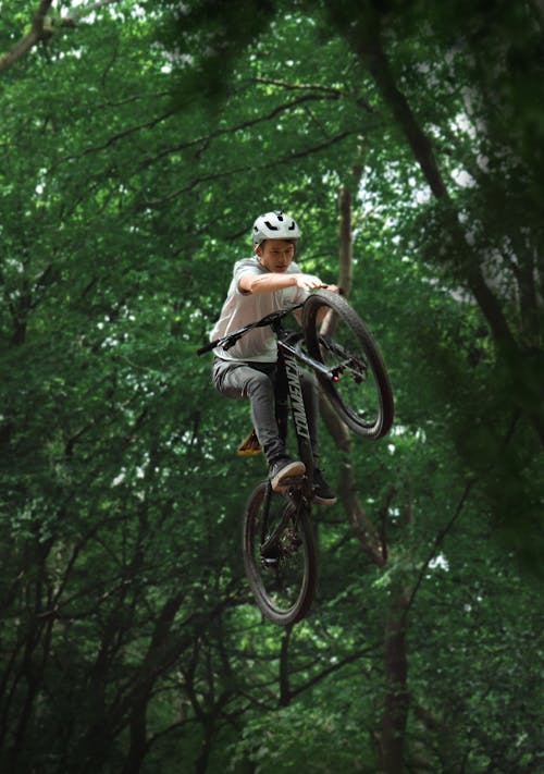 Foto profissional grátis de acrobacia, andar a cavalo, artifício