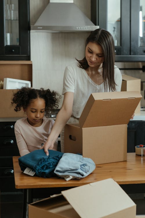 Kostnadsfri bild av dotter, familjebild, flyttar in