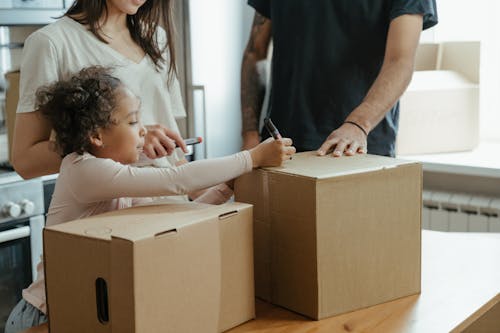 Kostnadsfri bild av familjebild, fastighet, flyttar in